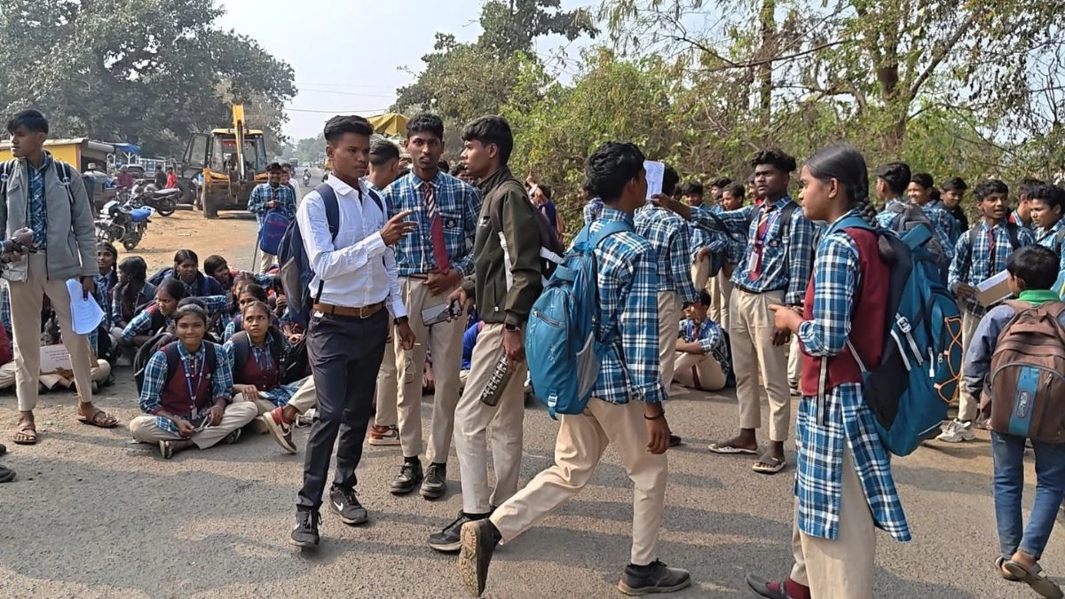 AI से बनाई प्राचार्य की आपत्तिजनक तस्वीर, बाद में सोशल मीडिया पर वायरल कर दी, चार छात्र निलंबित