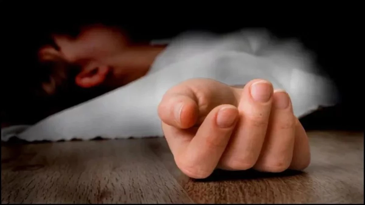 कटनी में जिला न्यायालय गेट के सामने सड़क हादसा, स्कूटी सवार युवती की मौत, दूसरी गंभीर रूप से घायल