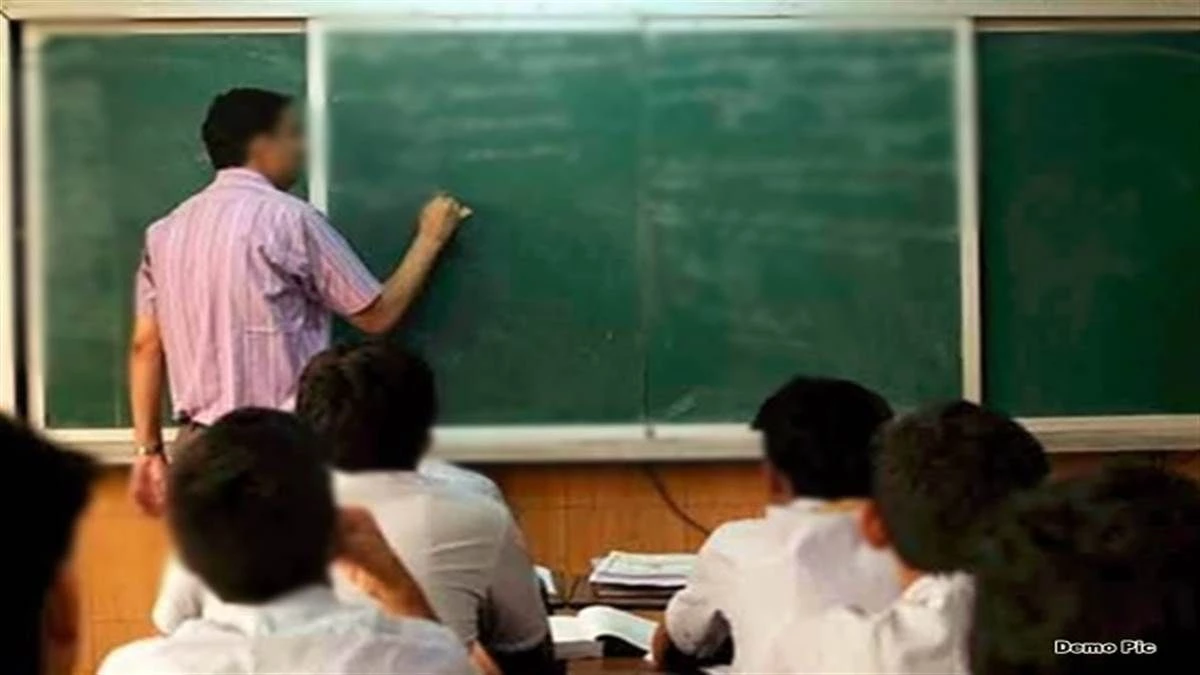 MP में शिक्षकों की हड़ताल आज, भोपाल के आंबेडकर पार्क में सुबह 11 बजे होगा जमावड़ा