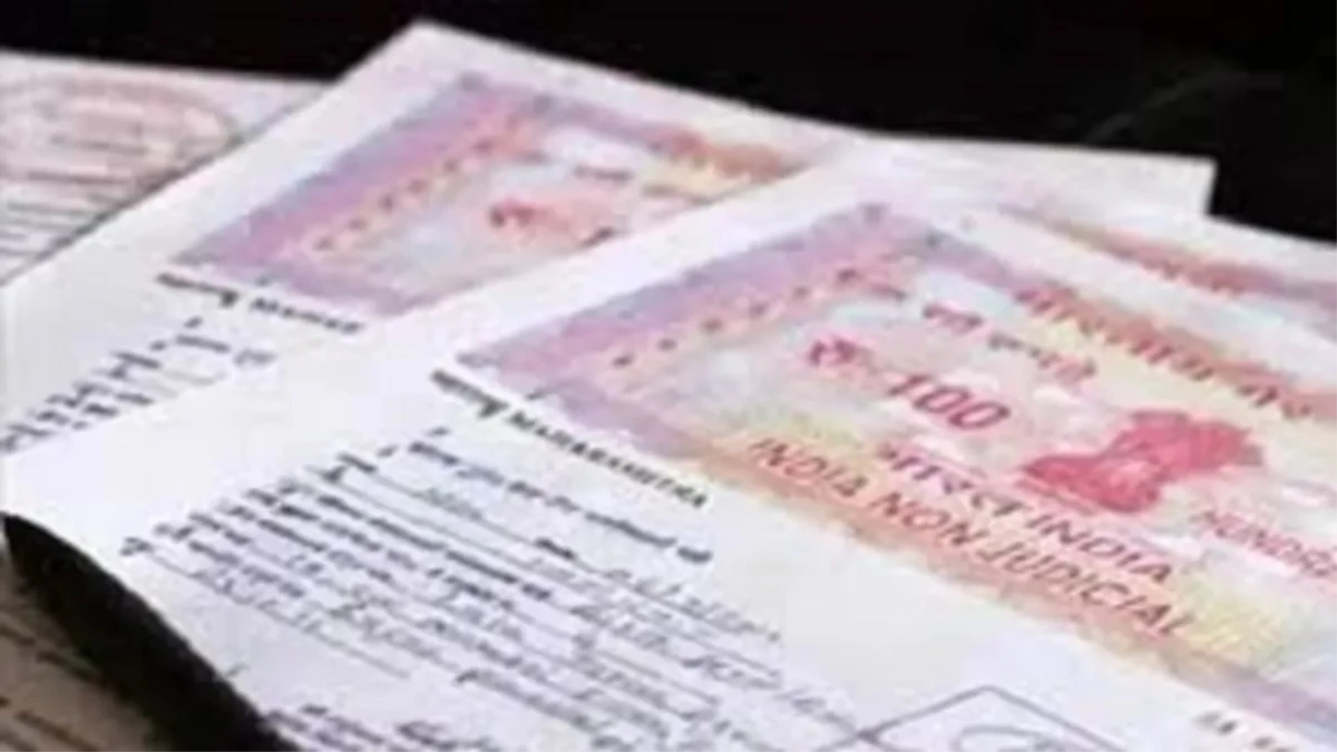 दस्तावेजों में 'जादू' कर 7 साल छोटी हो गई महिला, फर्जी शपथ पत्र और जाली हस्ताक्षरों से बदली जन्मतिथि