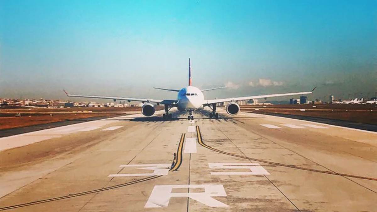Flight Hijack: फ्लाइट में हुई देरी से परेशान हुआ यात्री, फ्लाइट हाईजैक का झूठा ट्वीट किया, गिरफ्तार