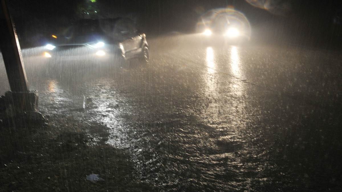 Bhopal Weather News: शाम को बूंदाबांदी, रात में तेज बौछारें, अंधेरे में डूबे रहे कई इलाके, आज भी बारिश के आसार