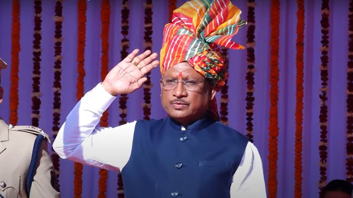 Republic Day 2025: छत्तीसगढ़ के सीएम विष्णुदेव साय ने अंबिकापुर के पीजी कॉलेज ग्राउंड में फहराया तिरंगा