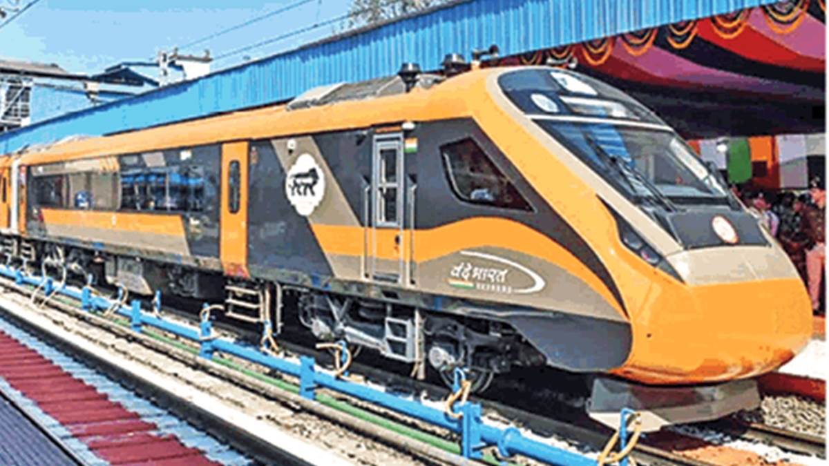 Vande Bharat Express: किराया ज्यादा होने से नहीं मिल रहे यात्री, अब सिर्फ आठ कोच के साथ चल रही दुर्ग-विशाखापत्तनम वंदेभारत