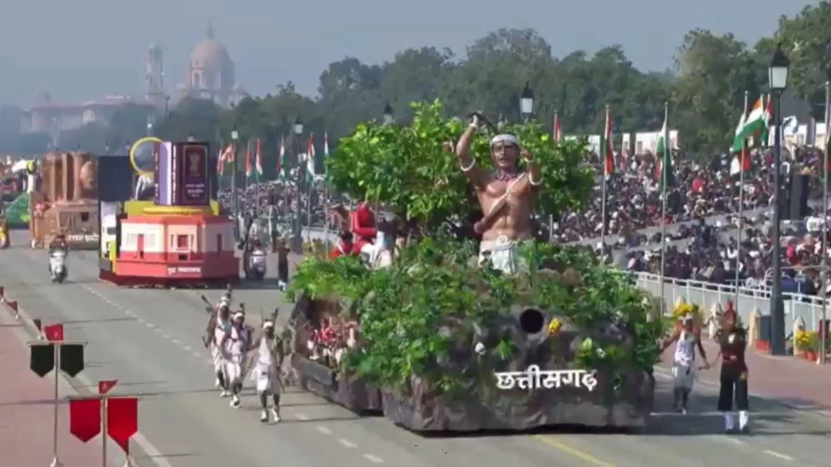 कर्तव्य पथ पर गूंजा छत्तीसगढ़ के जनजातीय शौर्य का इतिहास, जनजातीय डिजिटल  संग्रहालय की भव्य झांकी बनी आकर्षण का केंद्र