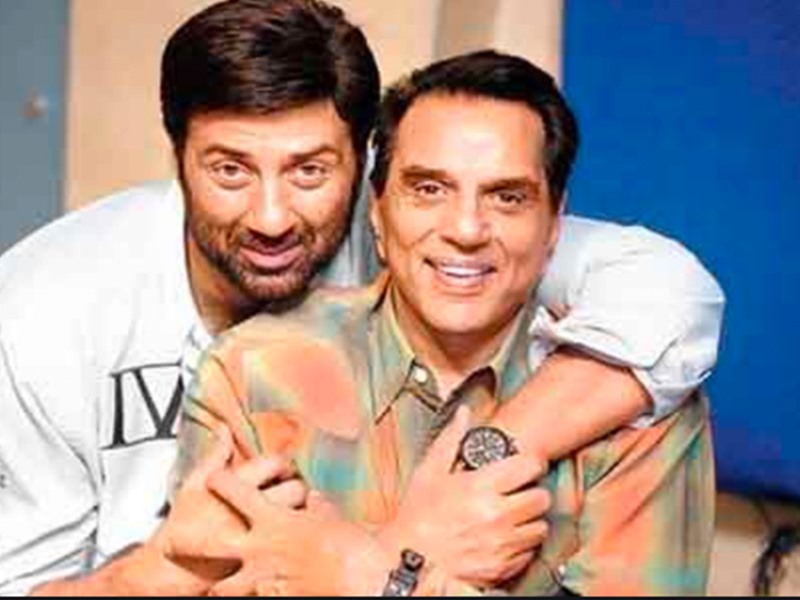 Dharmendra को Sunny Deol की इस हरकत पर आया था गुस्सा हुई थी खूब पिटाई ...