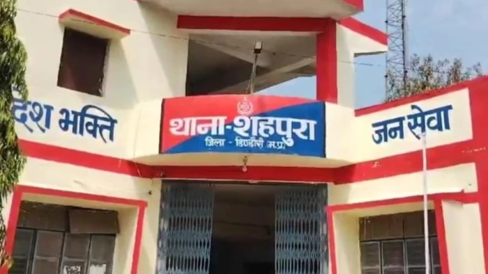 डिंडौरी के शहपुरा में एक घर में मिली महिला की लाश, घायल पड़ी थी नाबालिग बेटी; हत्या की आशंका