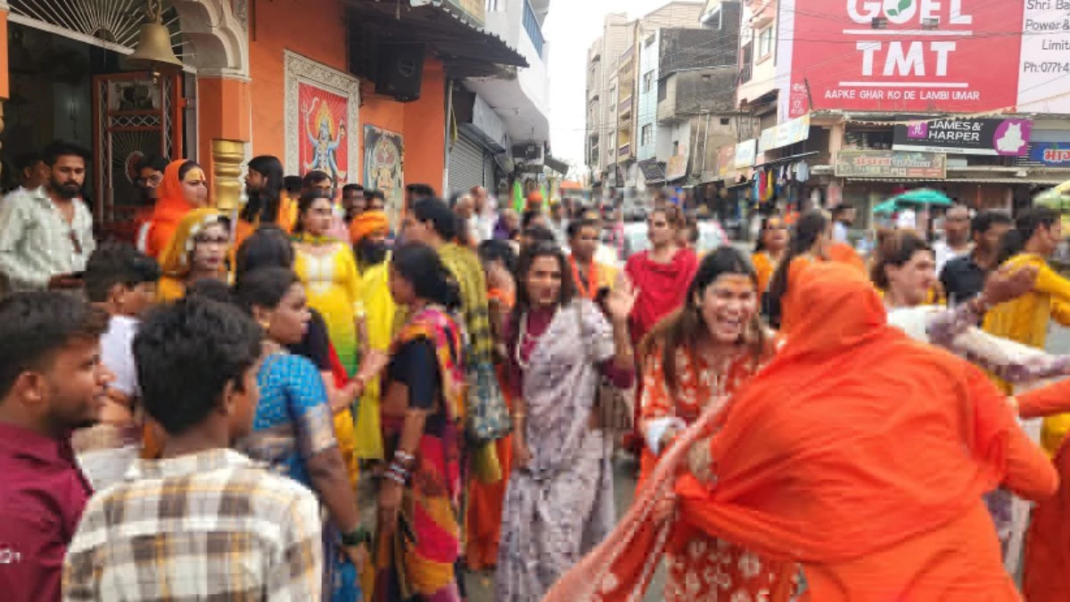 MP के बैतूल में 50 मुस्लिम किन्नरों ने की घर वापसी, हिंदू विधि विधान से मंत्रोच्चार के बीच अपनाया सनातन धर्म
