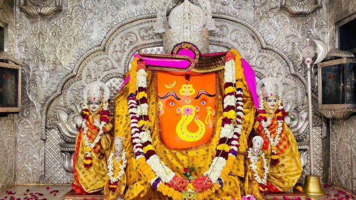 Indore Information: खजराना मंदिर में रंगपंचमी पर भक्त नहीं ले जा सकेंगे रंग, फूलों से खेली जाएगी होली