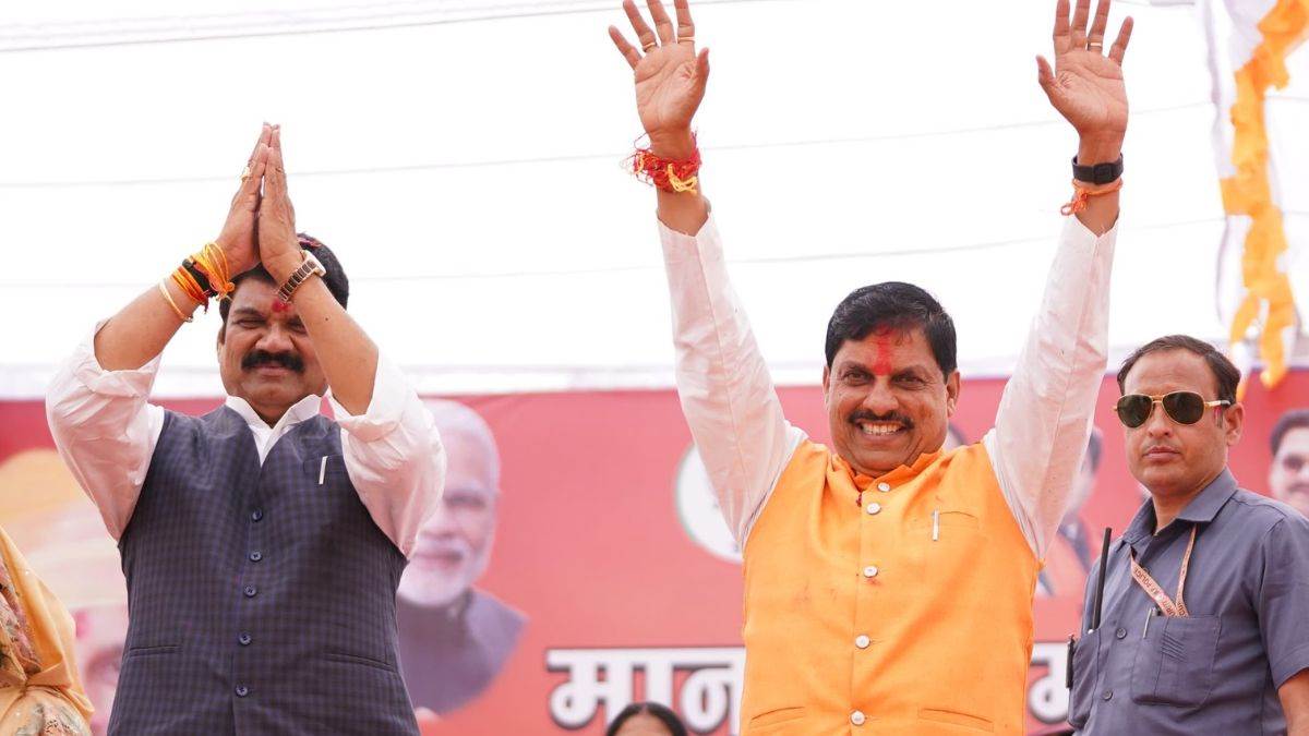 MP News: भाईदूज पर महिलाओं से धागा बंधवाकर सीएम यादव ने जोड़ा भाई का रिश्ता, बताया- कब तक चलेगी लाड़ली बहना योजना