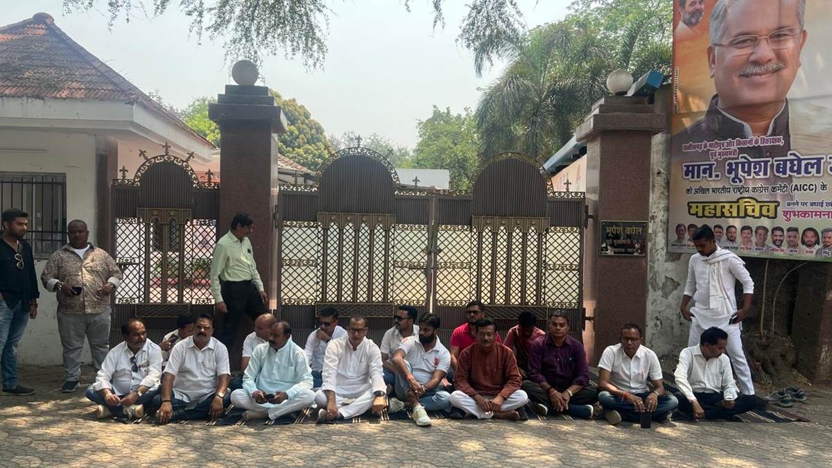 Bhupesh Baghel CBI Raid: भूपेश बघेल के घर छापा... कांग्रेस ने कहा- एक बार फिर सीबीआई को काम पर लगाया है