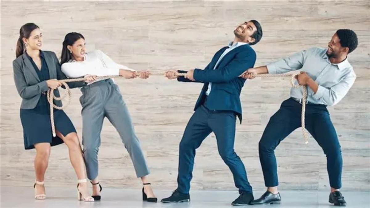 दोस्ती या दंगल? जब बेस्ट फ्रेंड ही बन जाए आपका 'कंपटीटर', ऐसे पहचानें ...