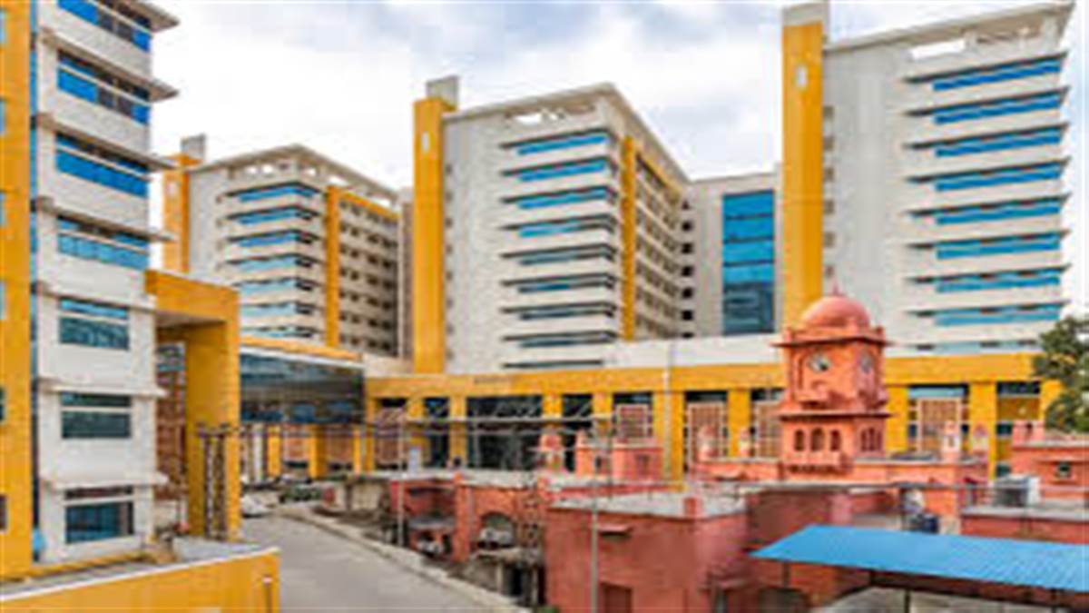 भोपाल के हमीदिया हॉस्पिटल में लिफ्ट ऑपरेटरों की हड़ताल, सालभर से नहीं मिली सैलरी