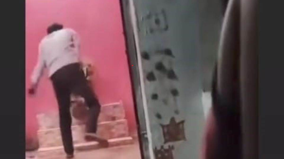 पहले काली मां को दी गाली फिर पत्थर से तोड़ दी प्रतिमा, नवरात्रि में भाई की हुई हत्या के लिए भगवान को मान रहा था दोषी