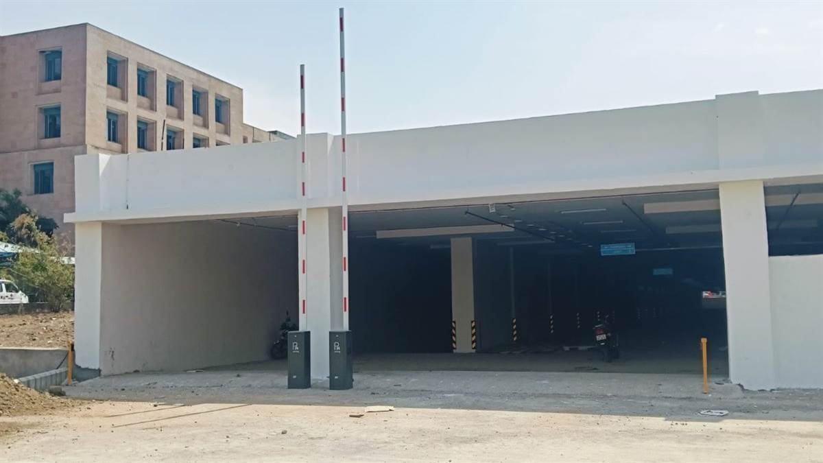 एम्स भोपाल में पार्किंग का झंझट खत्म,  400 वाहनों के लिए नया परिसर तैयार; जल्द होगा उद्घाटन