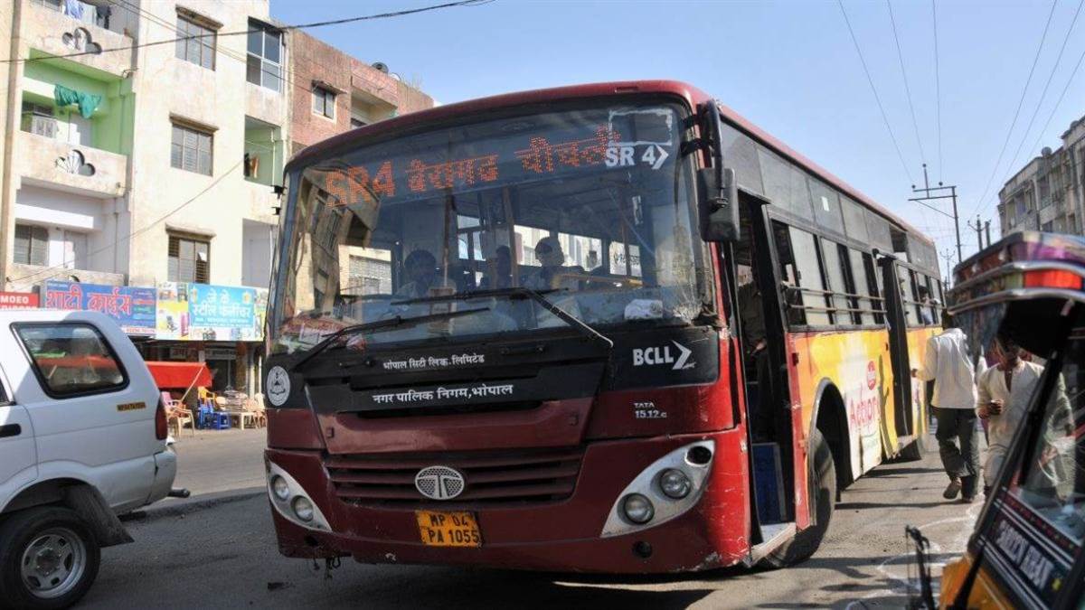 भोपाल में वेतन विवाद के कारण थम सकते हैं लो फ्लोर बसों के पहिए,  ऑपरेटरों ने दी काम बंद करने की चेतावनी