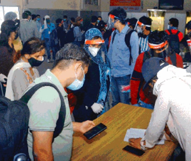ग्वालियर एयरपोर्ट पर दिखी अव्यवस्था