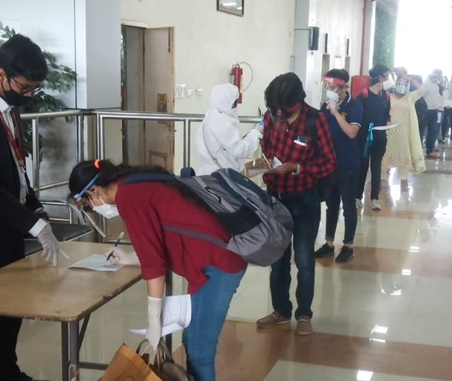 जबलपुर में 6 घंटे देरी से आई उड़ान
