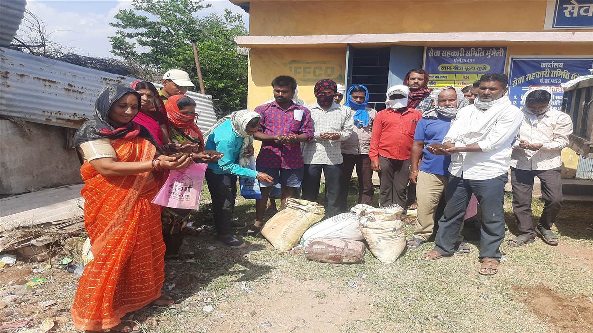 Mungeli News : किसानों ने वर्मी कंपोस्ट खाद को खरीदने से किया इनकार