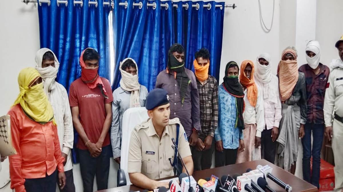 Burhanpur Crime News:  ट्रैक्टर लूटने वाले 11 आरोपितों को वि‍वाह समारोह से किया गिरफ्तार
