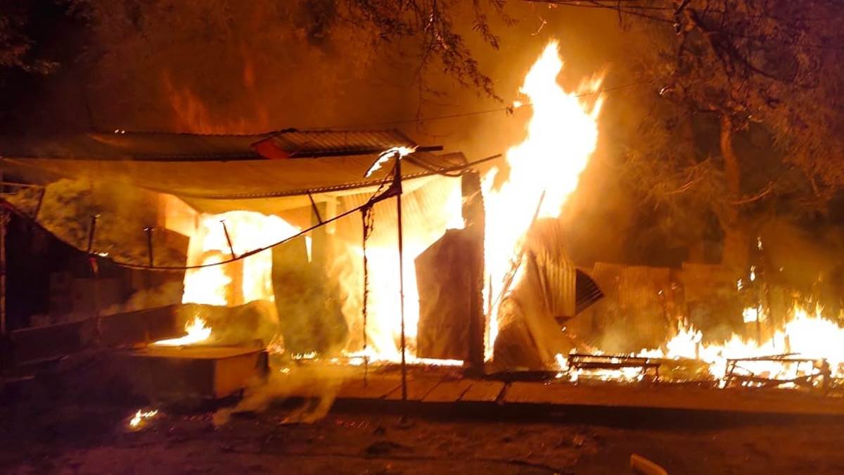 Janjgir Champa News: फर्नीचर दुकान में लगी भीषण आग, लाखों का सामान जलकर राख
