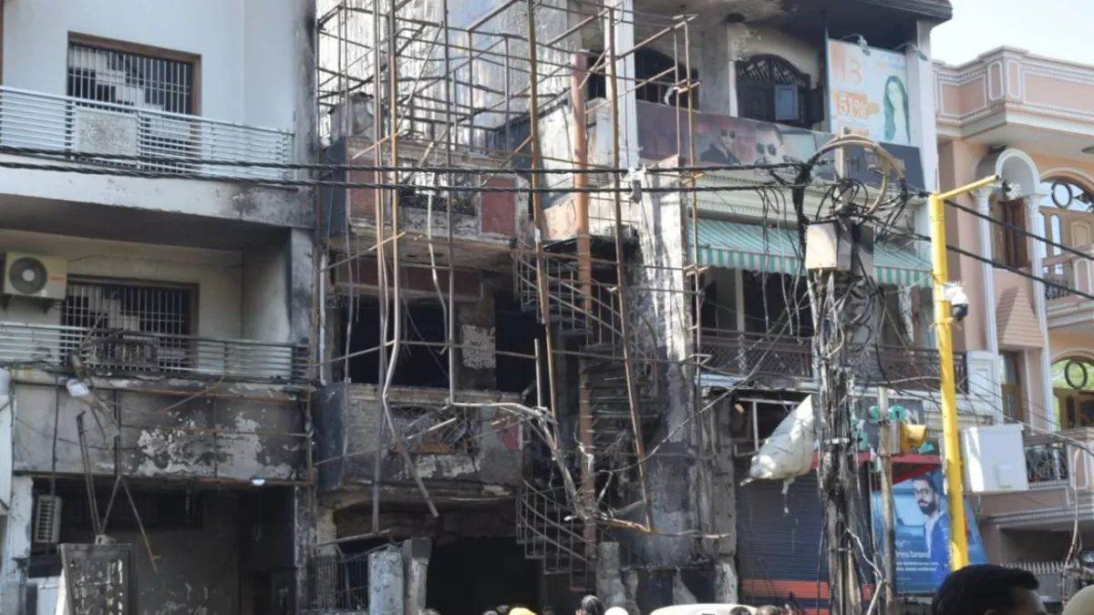 बेबी केयर सेंटर के मालिक को पुलिस ने पकड़ा, 7 बच्चों की अस्पताल में आग लगने से हुई थी मौत