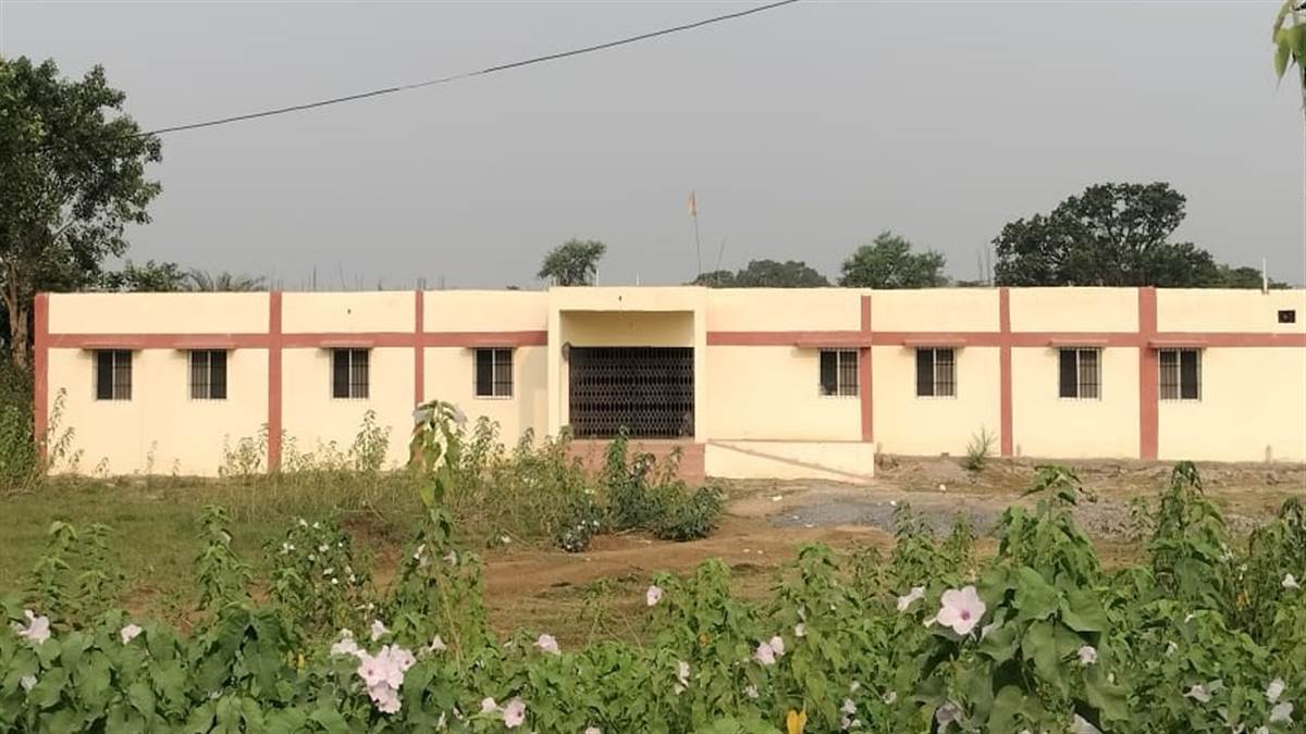 Janjgir-champa News : प्राथमिक स्वास्थ्य केंद्र का भवन तैयार,  हैंडओवर नहीं कर रहा ठेकेदार