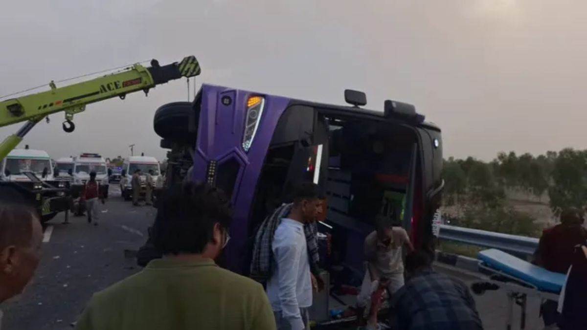 Bus Accident: ड्राइवर को झपकी आने से आगरा-लखनऊ एक्सप्रेसवे पर पलटी बस, दारोगा और कैदी समेत छह यात्रियों की दर्दनाक मौत, 32 घायल