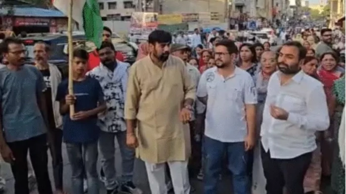 'इंदौर में हो गए हैं 12-13 कुंभकर्ण...', जल संकट पर महा-संग्राम, कांग्रेस ने निगम मुख्यालय पर फोड़े मटके