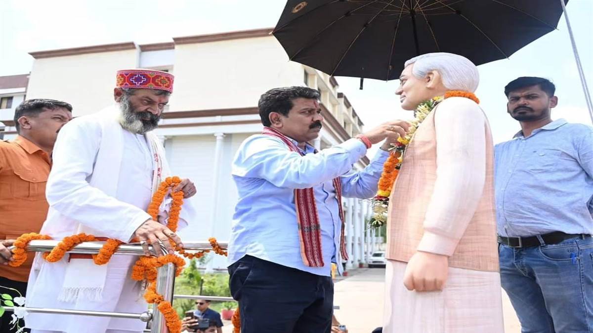 Bilaspur Political Information: पुलिस को देखते ही दुर्जनों के मन में भय और सज्जनों के मन में प्रसन्नता का भाव दिखे: विजय शर्मा