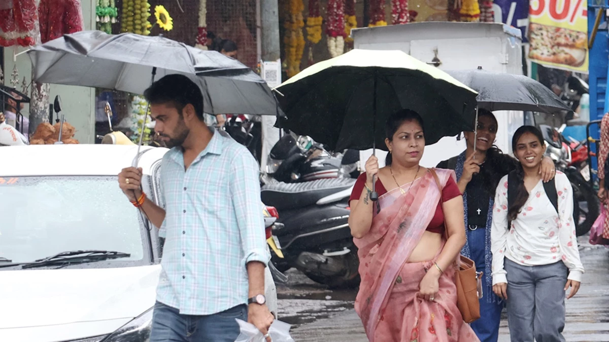 Indore Heavy Rain Alert: इंदौर में आज भारी बारिश के आसार, मौसम विभाग ने जारी किया यलो अलर्ट