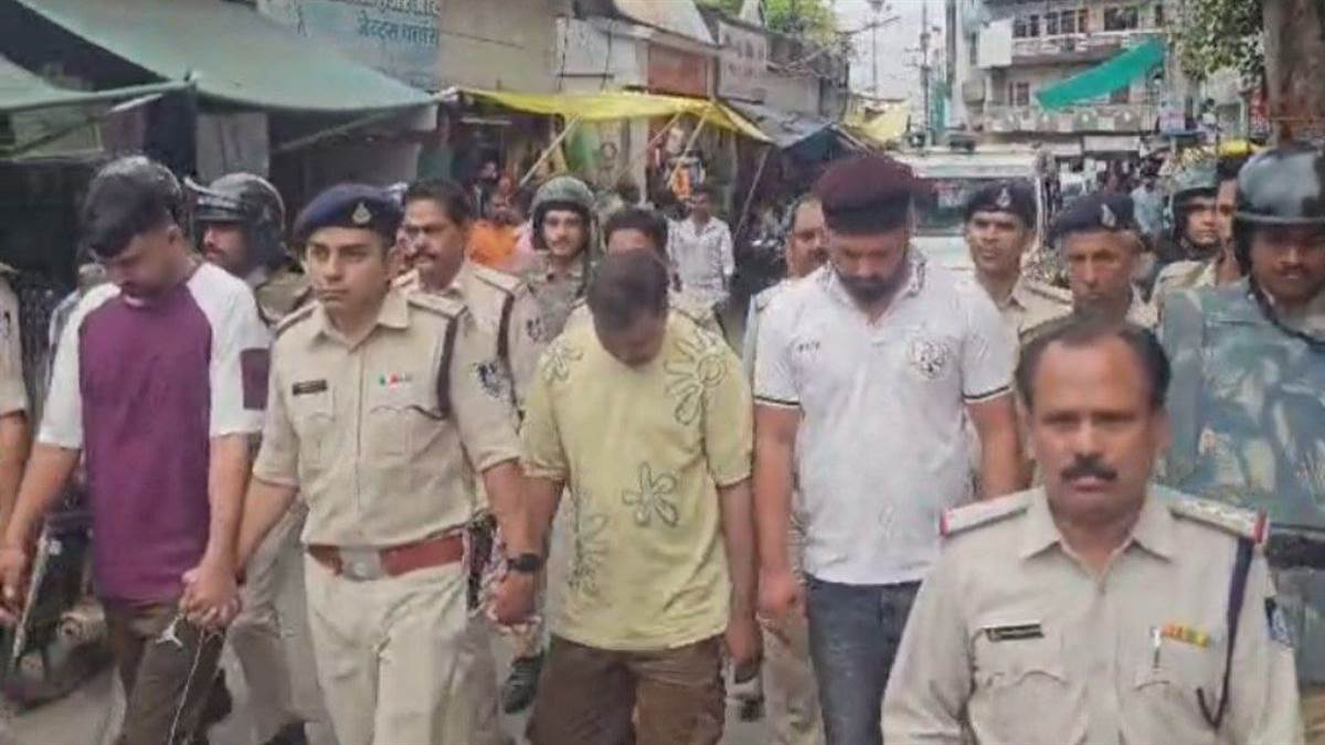 उज्जैन में मोहर्रम के जुलूस में वैन ब्लास्ट का मामला: पुलिस पता कर रही मकसद, आरोपियों का निकाला जुलूस, एनएसए की होगी कार्रवाई