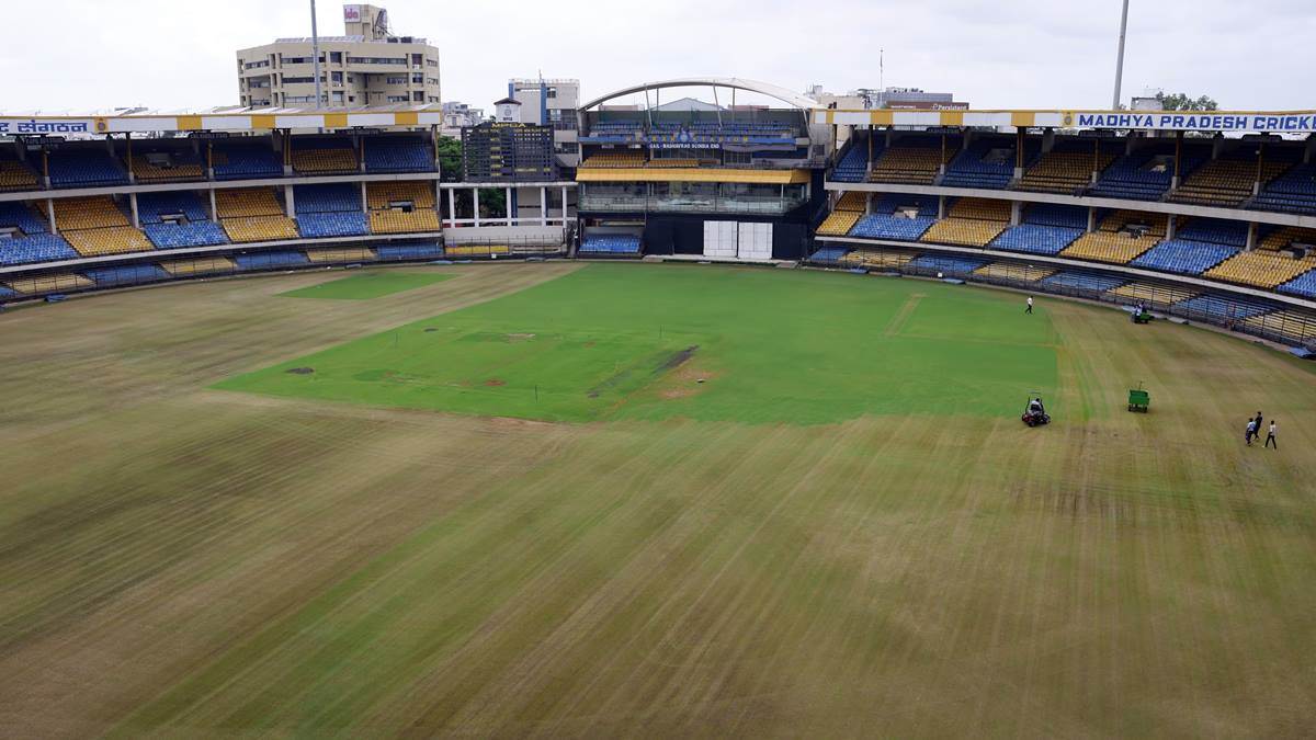 Indore Holkar Stadium: भारत आस्ट्रेलिया मैच से पहले होलकर स्टेडियम को ...