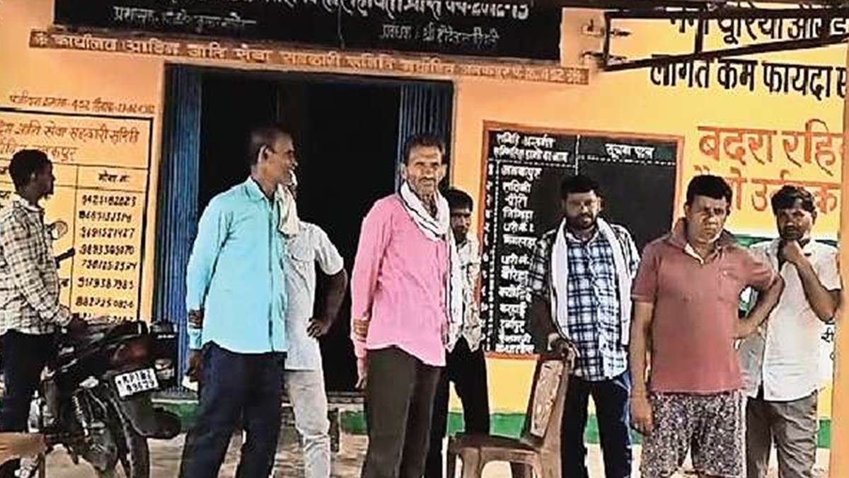जो इस दुनिया में नहीं हैं, मध्य प्रदेश में उनके नाम से भी बंट रहा था राशन
