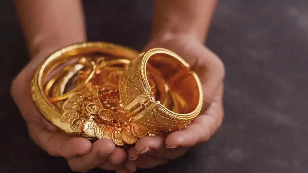 Gold SIlver Rate: कीमती धातुओं में नरमी, सोना 100 तो चांदी 200 रुपये गिरी