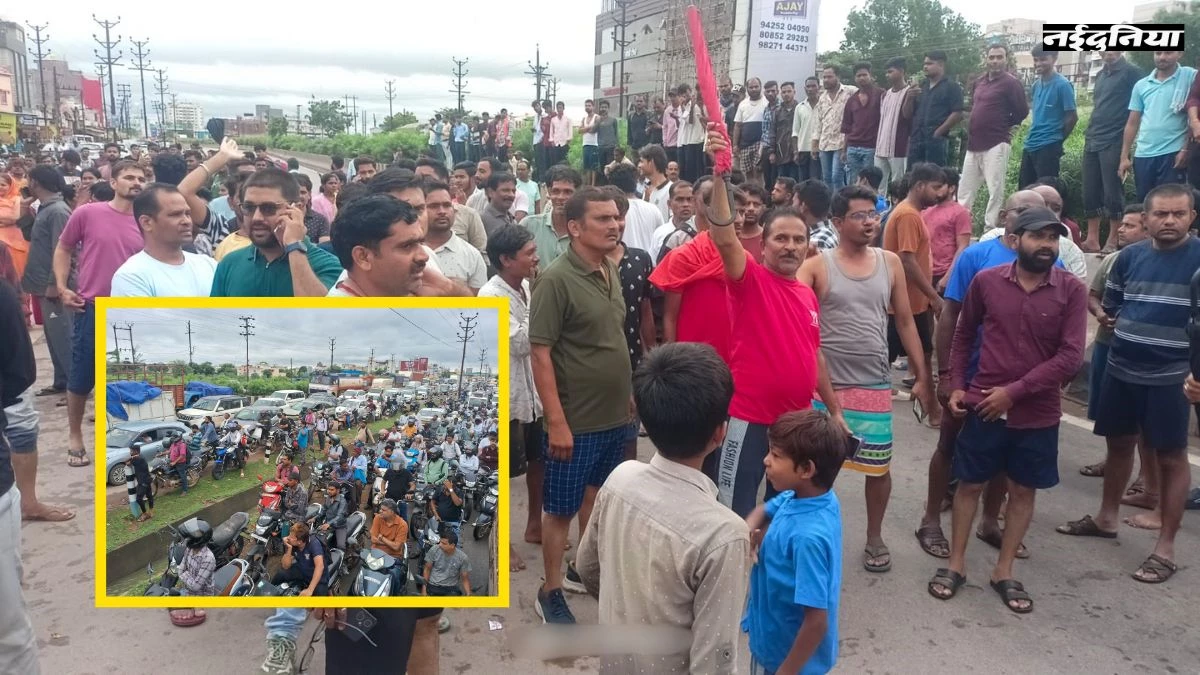 रायपुर में भारी बारिश से कालोनियों में भरा पानी, आक्रोशित लोग मुंबई-हावड़ा हाईवे पर उतरे, दो किलोमीटर लंबा जाम