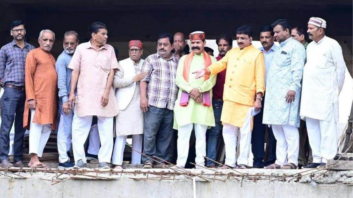 भोपाल में 100 साल पुराने कमाली माता मंदिर पर मचा बवाल; रातों-रात मूर्तियां हटाने पर भड़के सांसद, कलेक्टर ने बनाई जांच समिति