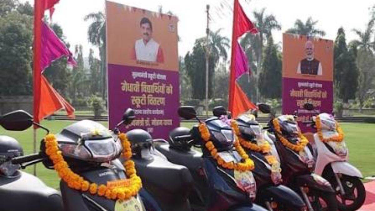 एमपी की मुख्यमंत्री स्कूटी योजना के बदले नियम, अब नई शर्तों के साथ इन विद्यार्थियों को मिलेगा लाभ; लैपटॉप राशि पर भी आया अपडेट