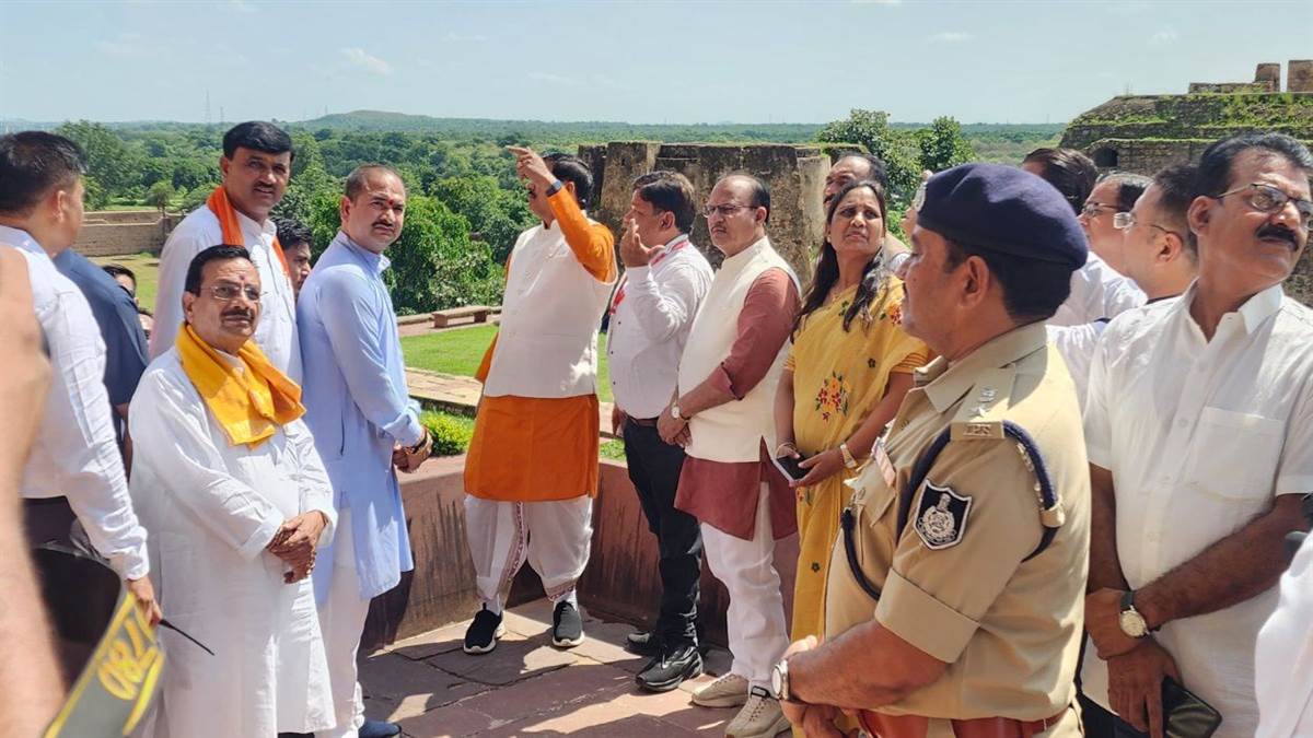 श्रीरामराजा सरकार के दरबार पहुंचे सीएम डॉ. मोहन यादव: 'रामराजा लोक' के कार्यों का लिया जायजा, निवाड़ी को देंगे सौगात