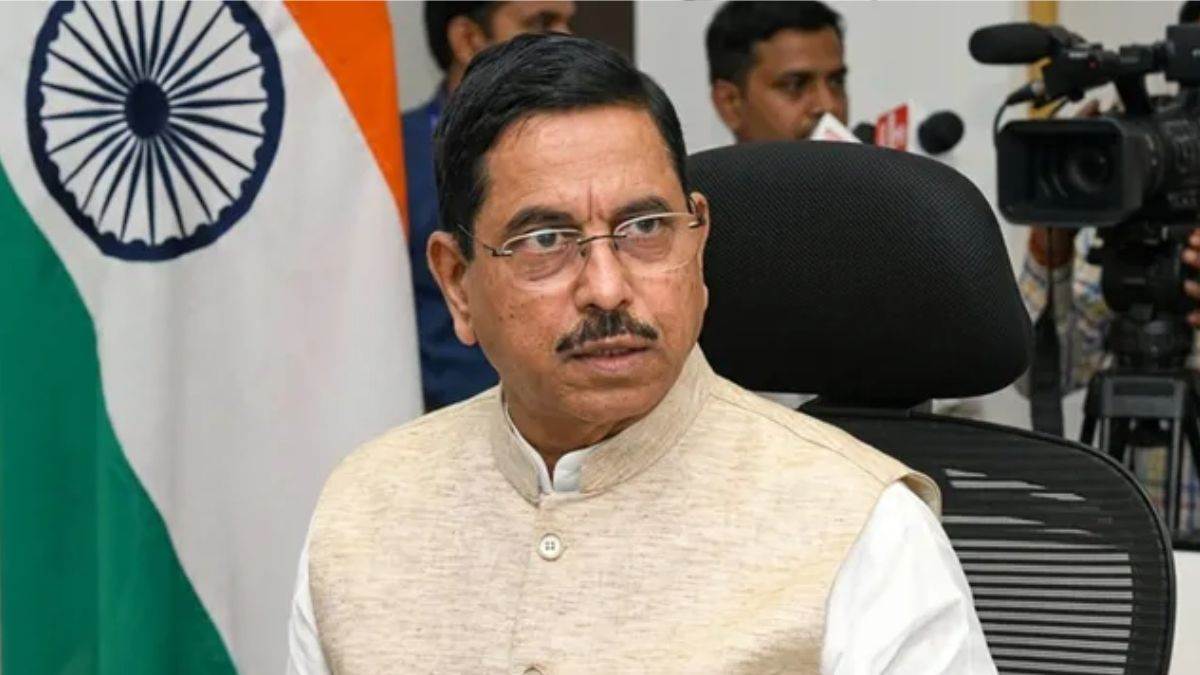 शिक्षा मंत्रालय संभालते ही प्रल्हाद जोशी का बड़ा बयान, पीएम मोदी के विश्वास पर खरा उतरने का किया वादा