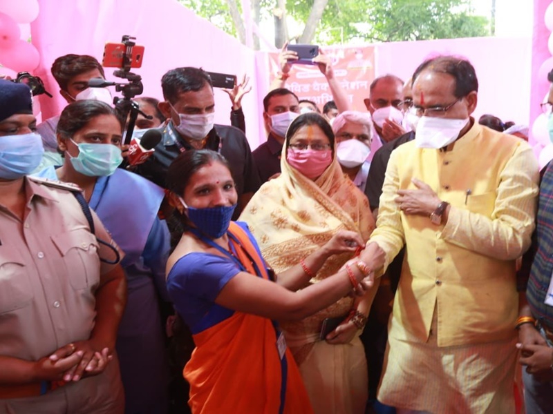 MP: वैक्सीनेशन महाअभियान का दूसरा दिन आज, CM पहुंचे इंदौर