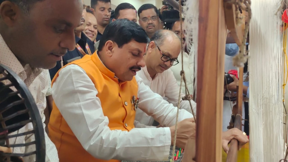 मुख्यमंत्री डॉ. मोहन यादव ने बुनकरों की मदद और सहायता करने के आश्वासन दिया