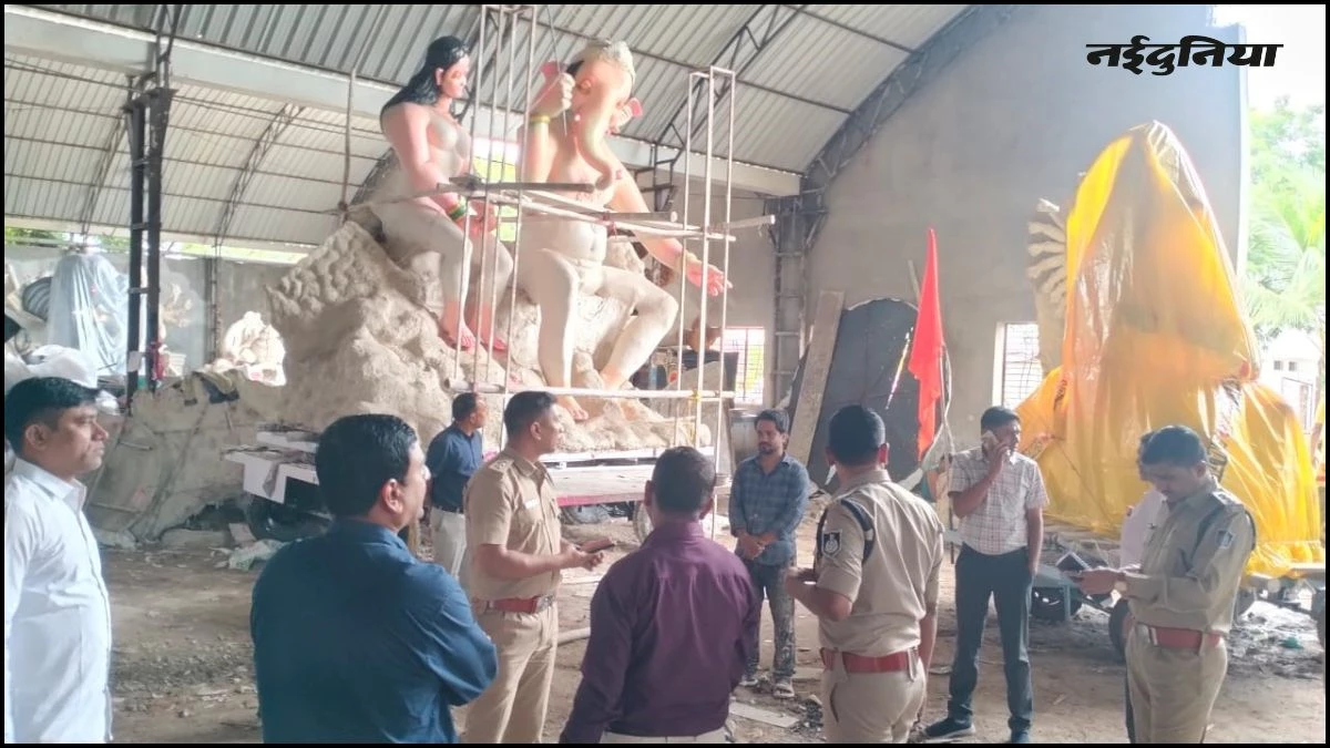 बुरहानपुर में युवक की मौत के बाद एक्शन में प्रशासन, आदेश का उल्लंघन करने पर नौ मूर्तिकारों पर केस दर्ज