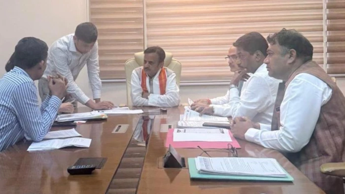 'केंद्र की तर्ज पर MP में भी लागू हों नए सेवा नियम': फार्मासिस्ट एसोसिएशन ने उपमुख्यमंत्री से की गुहार