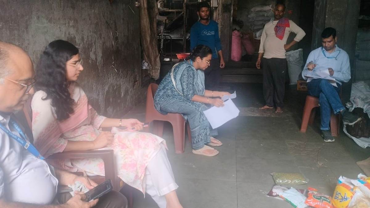 इंदौर के बाणगंगा में फूड प्रोडक्ट बनाने वाली इकाइयों पर एक्शन, 4 हजार किलो सामान जब्त