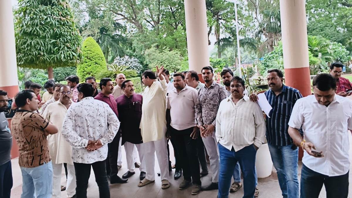 इंदौर में दूध के रेट 65 रुपये करने की मांग, दूध उत्पादक किसानों ने खोला मोर्चा