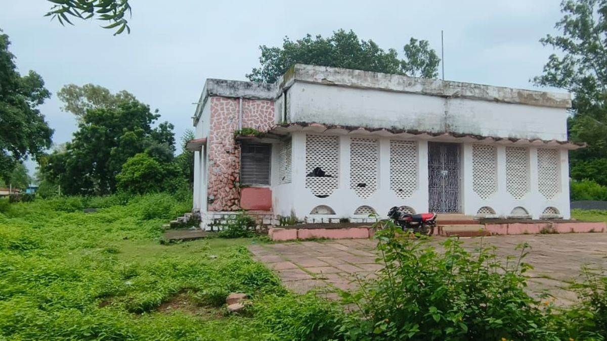 मध्य प्रदेश सरकार ने आम लोगों के लिए रेस्ट हाउस के दरवाजे तो खोल दिए, लेकिन कहीं पानी नहीं तो कहीं रसोइया ही गायब