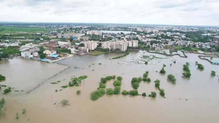 छत्तीसगढ़ में भारी बारिश के बाद दुर्ग के बाढ़ प्रभावित क्षेत्रों में बिजली आपूर्ति बंद , 20 ट्रांसफार्मरों की सप्लाई काटी