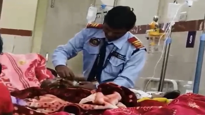 रायपुर के कालीबाड़ी मातृ-शिशु अस्पताल में गार्ड ने मरीजों की ड्रिप निकाली,स्टॉफ नर्स और गार्ड इंचार्ज को नोटिस
