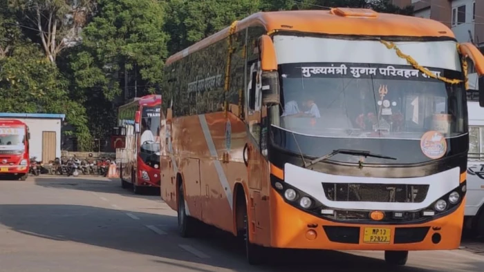 मुख्यमंत्री सुगम परिवहन सेवा की शुरुआत : इंदौर से 24 रूटों पर चलीं 96 बसें, साढ़े दस हजार यात्रियों ने की यात्रा